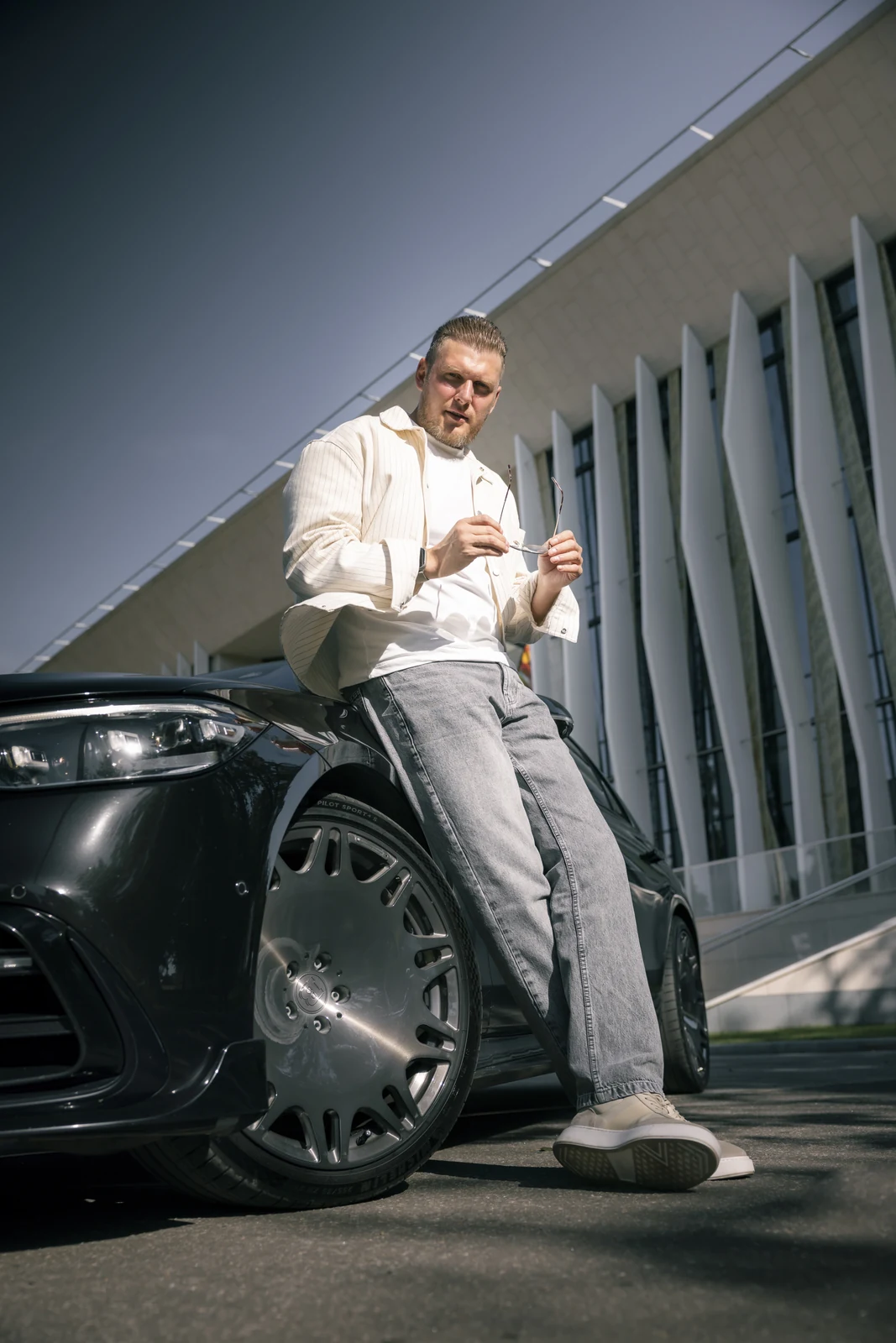 Сергей Боков у автомобиля
